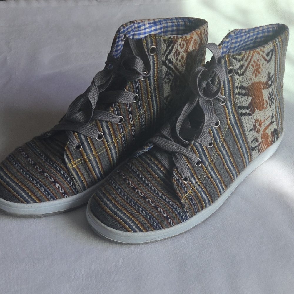 Stylish Gray Patterned High-Top Sneakers